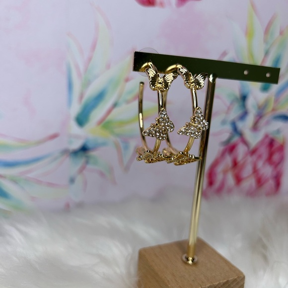 Gold plated Butterfly Fly earrings✨ - Picture 1 of 3